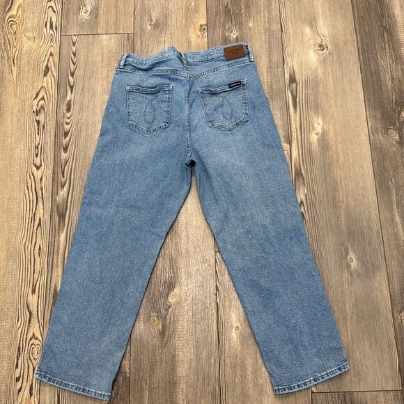 Calvin Klein Jeans Straight Leg Crop - Picture 2 of 9